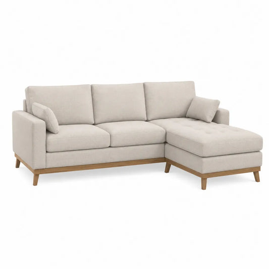 Canapé d’angle modulable 3 places avec méridienne droite en tissu beige et pieds en bois naturel